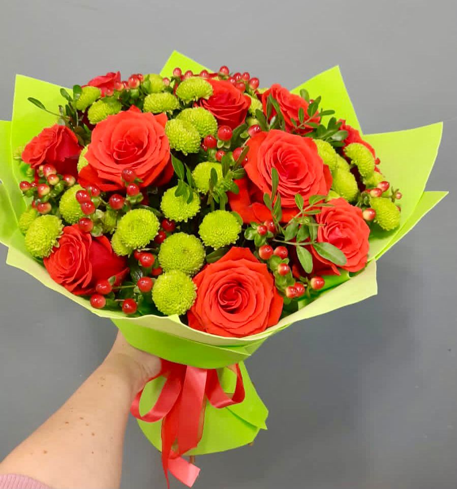 Букет цветов из: Хризантемы и Розы в Ухте