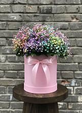 Цветочная композиция из Гипсофила и Розы в шляпной коробке в Ухте