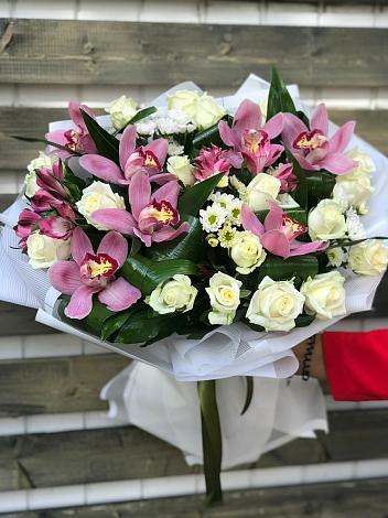 Букет цветов из: Розы и Хризантемы в Ухте