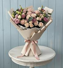 Букет цветов из:  Розы и Лизиантусы в Ухте