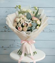 Букет цветов из:  Розы и Лизиантусы в Ухте