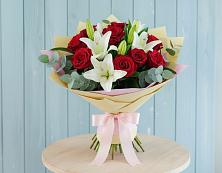 Букет цветов из:  Лилии и Розы в Ухте