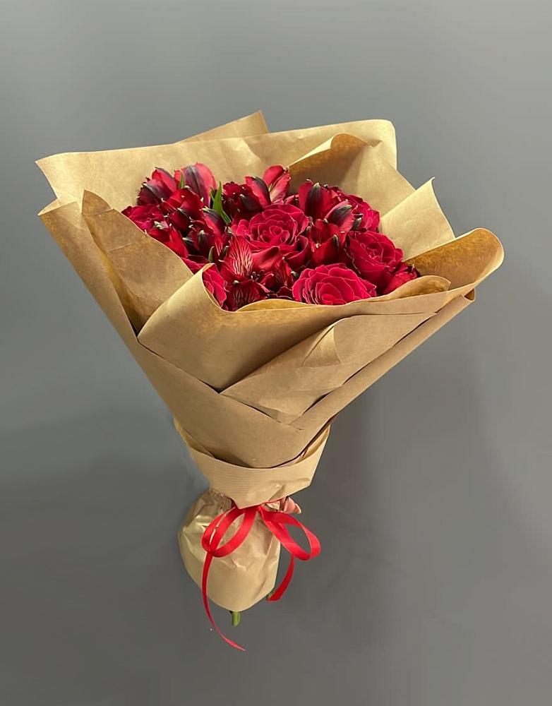 Букет цветов из: Альстромерии и Розы в Ухте