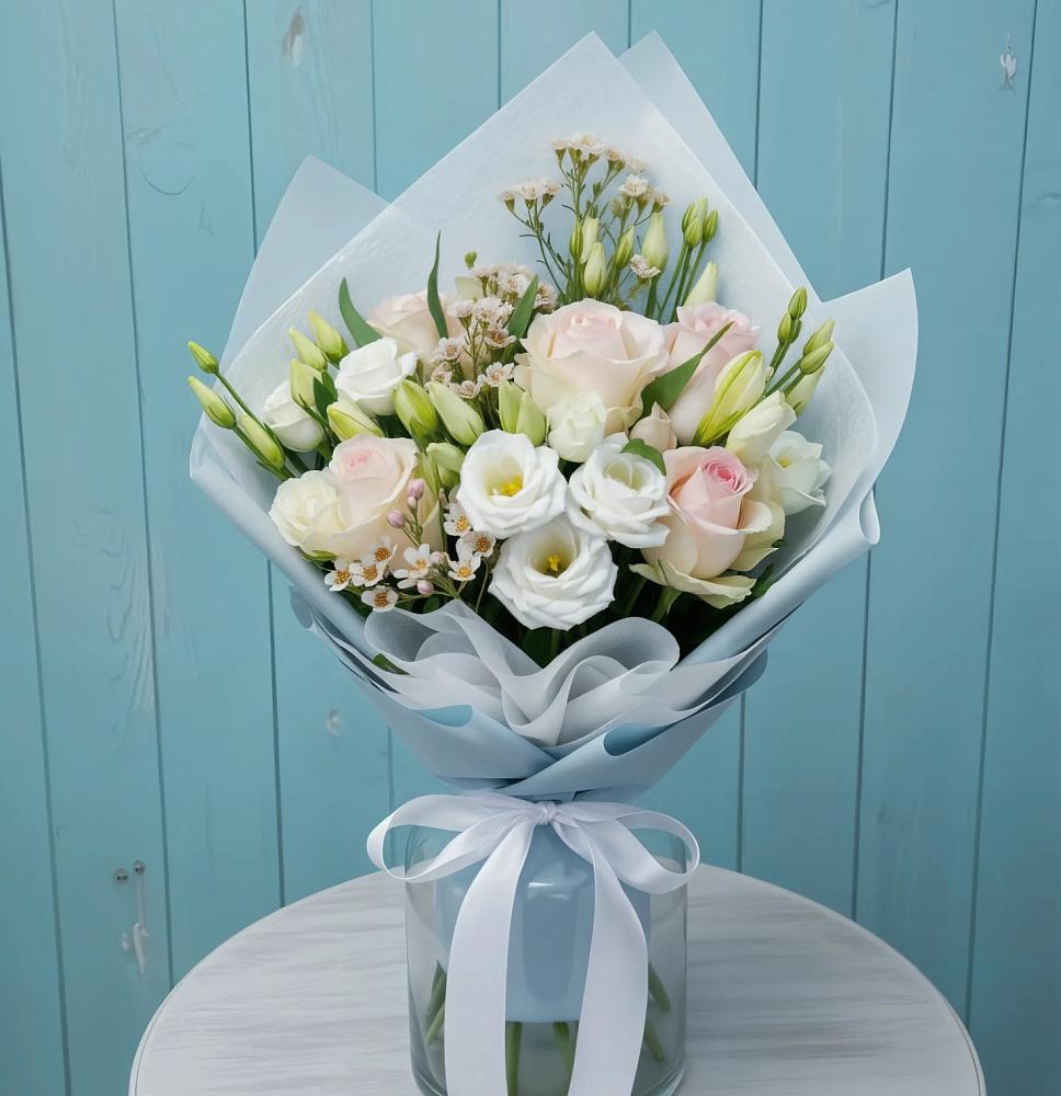 Букет цветов из: Розы и Лизиантусы в Ухте