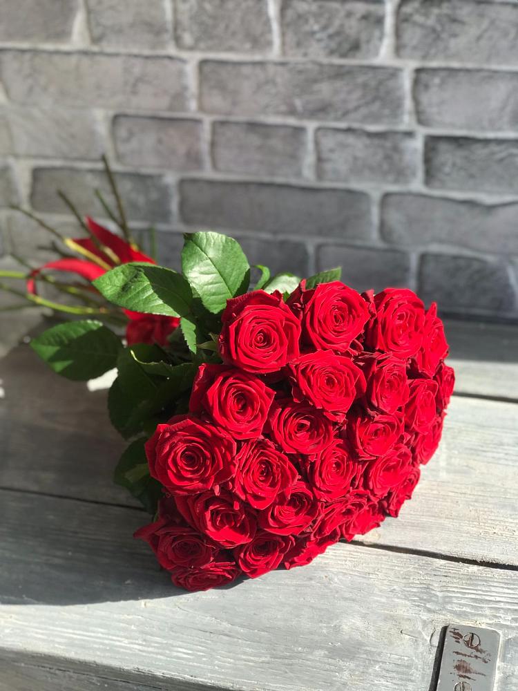 Букет Красные розы Фридом в Ухте