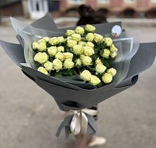 Букет Белые кустовые розы Солинеро в Ухте