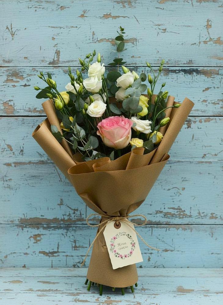 Букет цветов из: Розы и Лизиантусы в Ухте