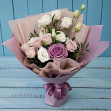 Букет цветов из:  Розы и Лизиантусы в Ухте