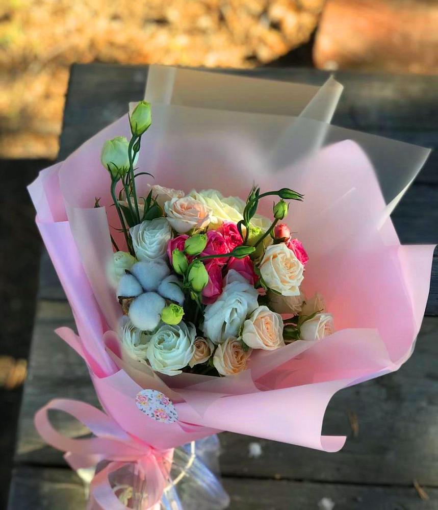 Букет цветов из: Розы и Лизиантусы в Ухте