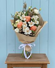 Букет цветов из:  Альстромерии, Лизиантусы, Розы и Хризантемы в Ухте