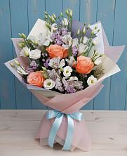 Букет цветов из:  Лизиантусы, Розы, Альстромерии и Гипсофила в Ухте