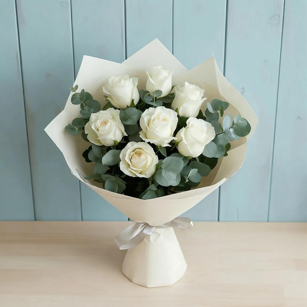 Букет Белые розы в Эвкалипте в Ухте