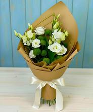 Букет цветов из:  Хризантемы и Лизиантусы в Ухте