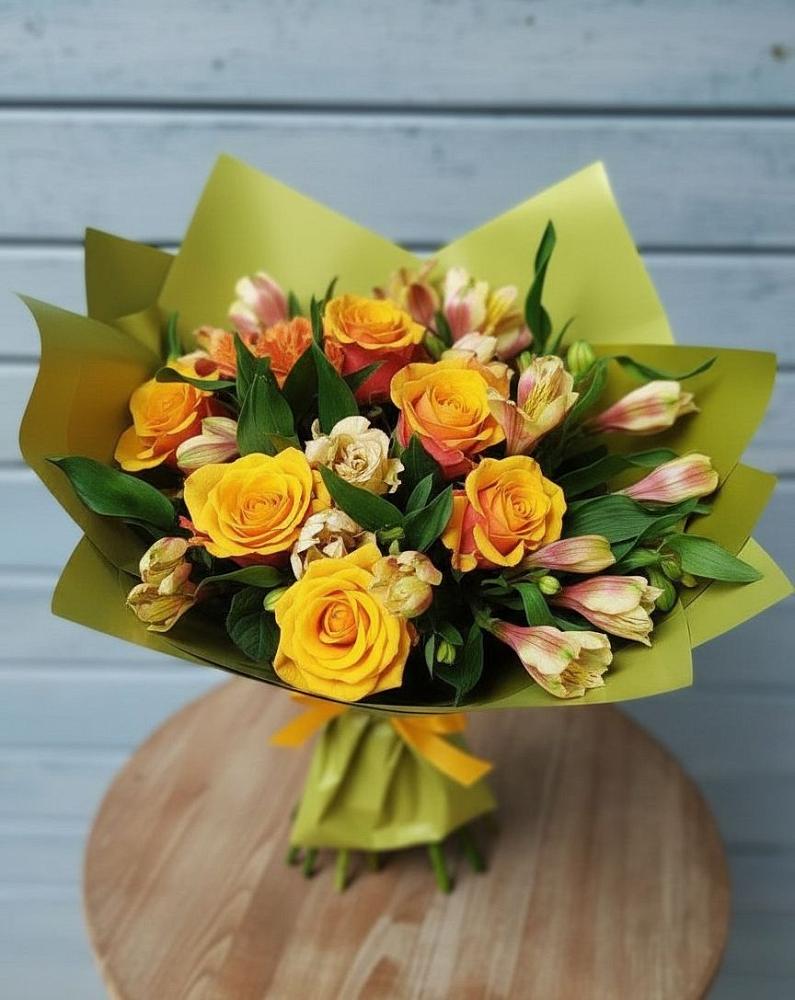 Букет цветов из: Альстромерии и Розы в Ухте