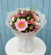 Букет цветов из:  Герберы, Альстромерии и Лизиантусы #REPLACE_PRED# Ухте