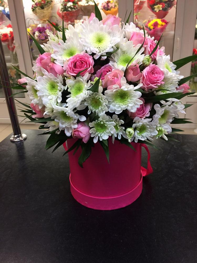 Цветочная композиция из Розы и Хризантемы в шляпной коробке в Ухте