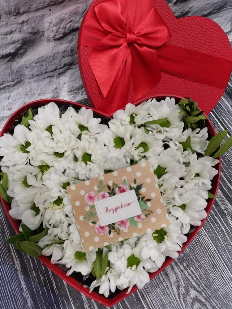 Цветочная композиция из Хризантемы в виде сердца в Ухте