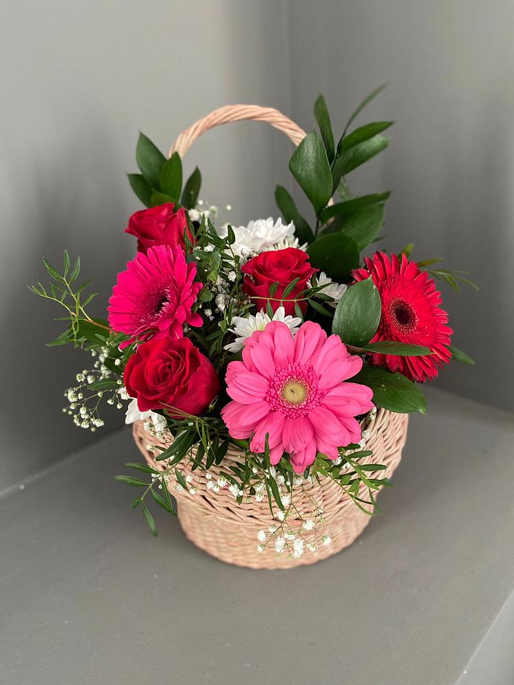 Цветочная композиция из Розы, Хризантемы и Герберы в корзине в Ухте