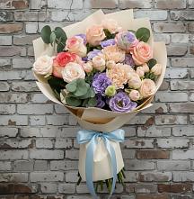 Букет цветов из:  Розы, Лизиантусы и Гвоздики в Ухте