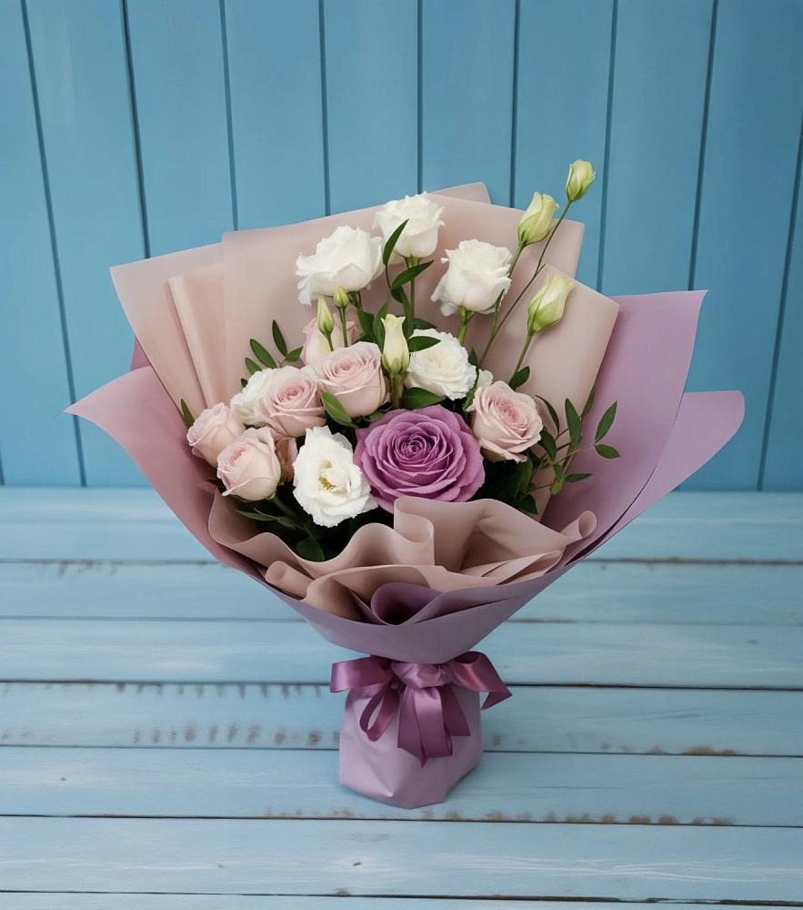 Букет цветов из: Розы и Лизиантусы в Ухте